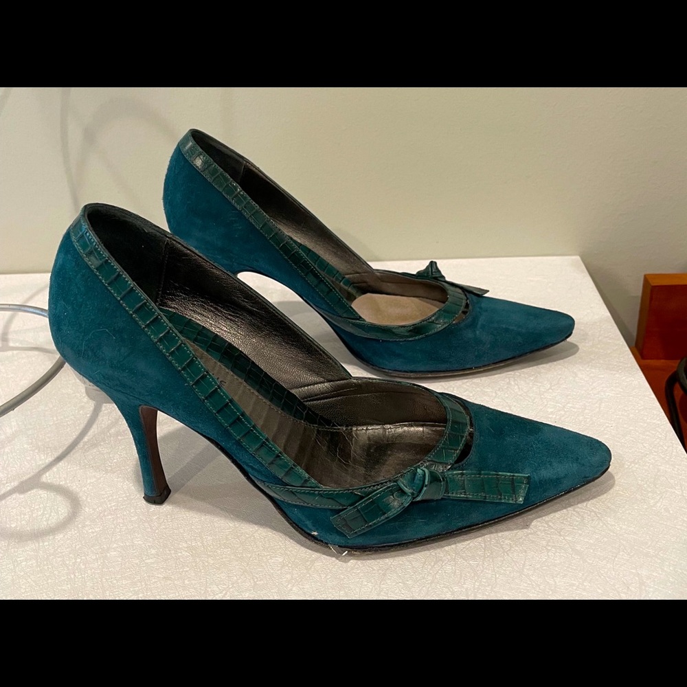 Banana republic embellished teal suede pumps